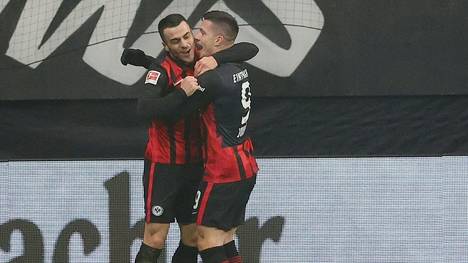 Filip Kostic (l.) freut die Rückkehr von Landsmann Jovic