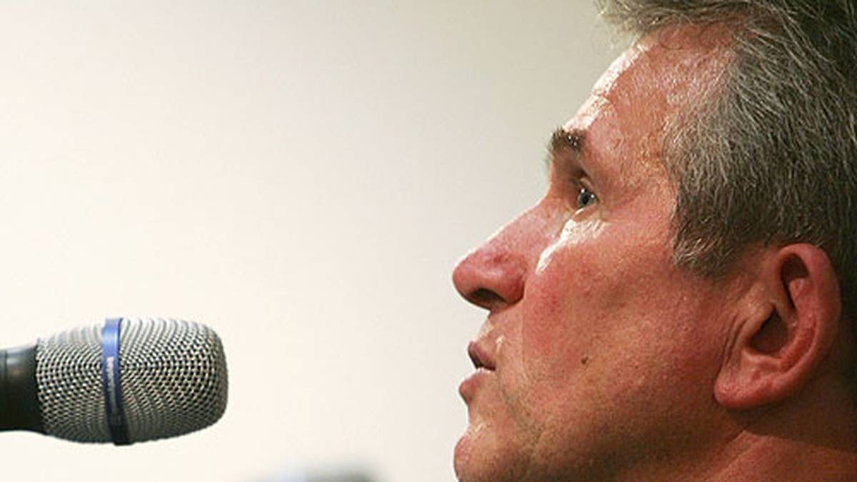 Am Abend zuvor hatte sich der 64-Jährige nach einer Sitzung des Bayer-Gesellschafterausschusses per Handschlag mit dem Vorstand geeinigt