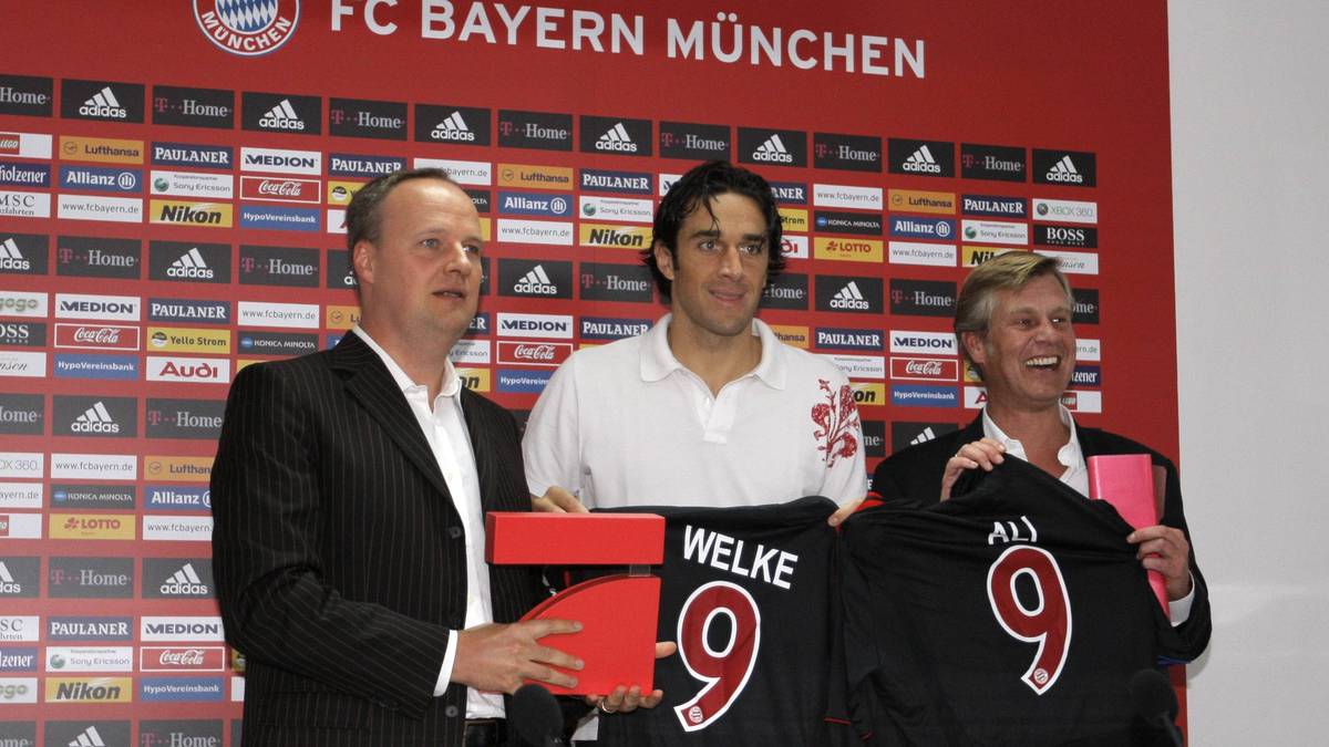 Oliver Welke und Albrecht Schmitt Fleckenstein bei einem Termin mit Bayerns Luca Toni 2007