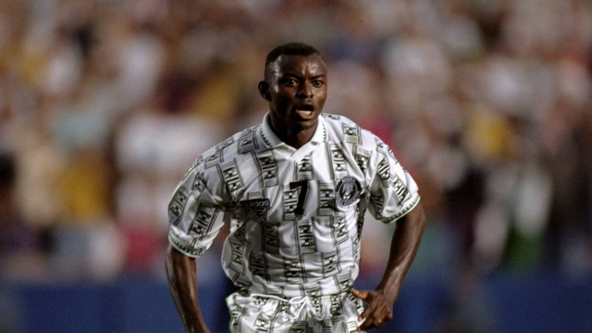 Bei der WM 1994 in den USA liefen Finidi George und Co. mit einem ähnlich auffälligen Trikot auf - nach Platz eins in der Gruppe (noch vor Argentinien) war aber im Achtelfinale in der Verlängerung gegen Italien Endstation