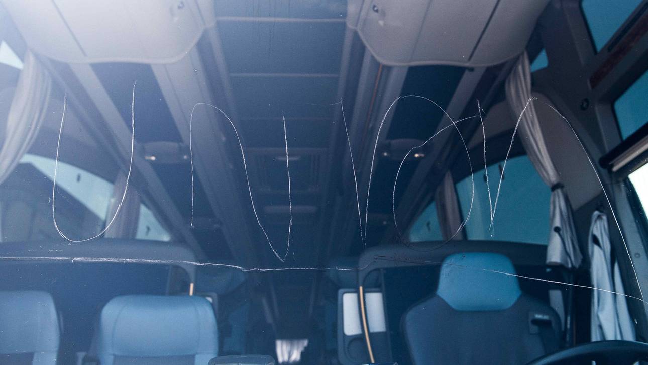 Dämlich-Angriff auf Herthas Bus