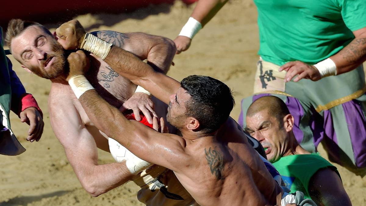 Unter diesen Gegebenheiten sind schwere Verletzungen keine Seltenheit, Blut gehört schlicht dazu