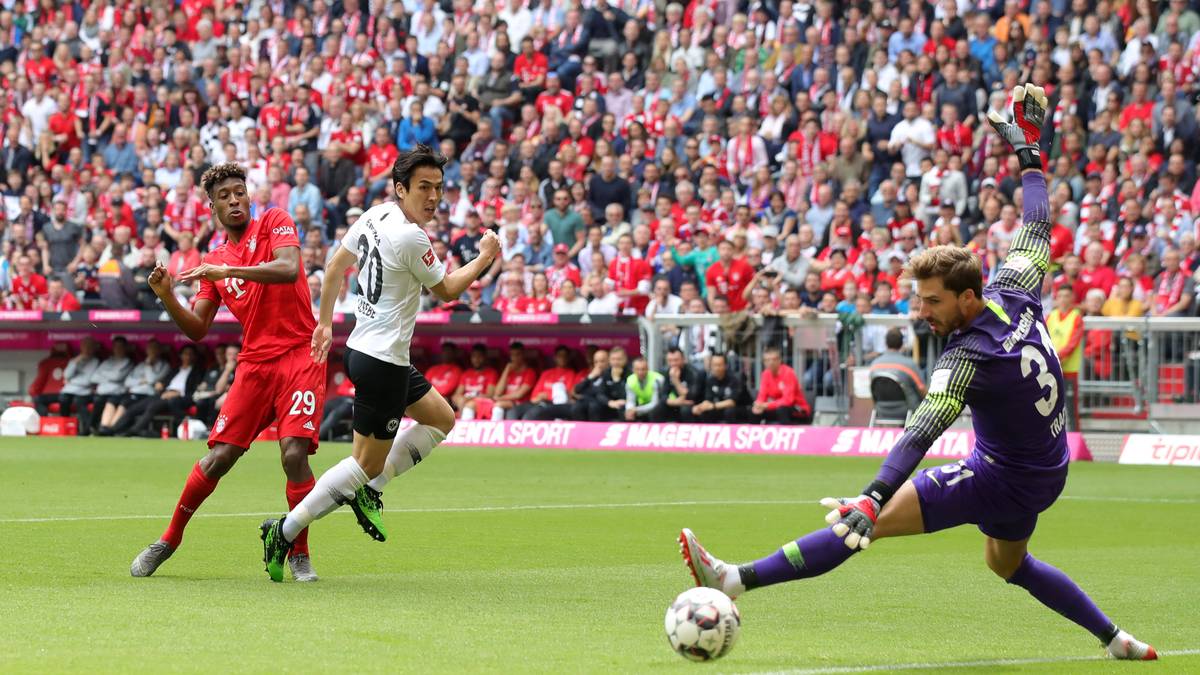 Dann geht es los. Schon nach vier Minuten bringt Kingsley Coman die Münchner in Führung. Ist das Spiel womöglich so früh entschieden, dass Robben, Ribéry und Rafinha ihren großen Abschied bekommen?