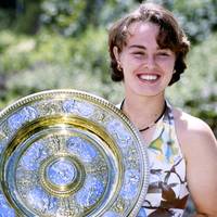 Martina Hingis stieß 1997 Steffi Graf vom Tennis-Thron - als jüngste Spielerin aller Zeiten. Ihr Leben danach hatte auf und neben dem Tennisplatz eine Menge Turbulenzen.
