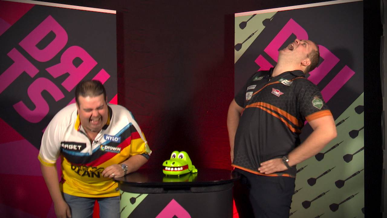 Kroko-Duell vor der Darts-WM: Dreimal beim ersten Zahn! Clemens fassungslos