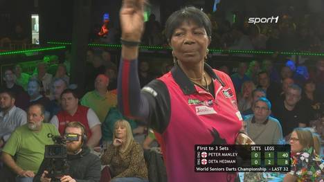 Deta Hedman scheiter beim World Senior Darts Championship an Peter Manley.  Der 59-jährige Engländer trifft nun auf Phil Taylor.