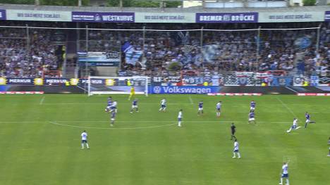 Aufsteiger Osnabrück und Trainer Tobias Schweinsteiger starten mit einer Heimpleite in die Saison. In einer turbulenten Partie setzt sich der KSC dank eines späten Traumtores durch.