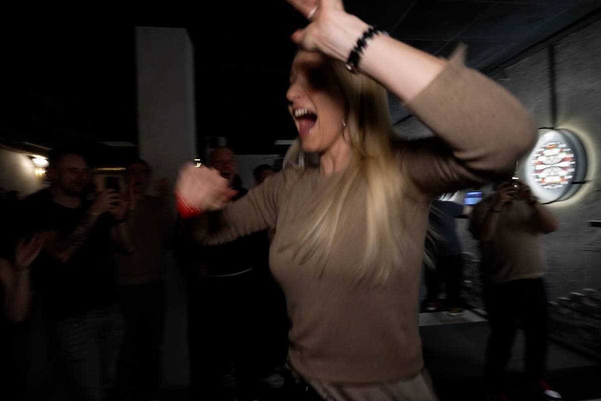 Mit diesem Finish stiehlt SPORT1-Moderatorin allen die Show