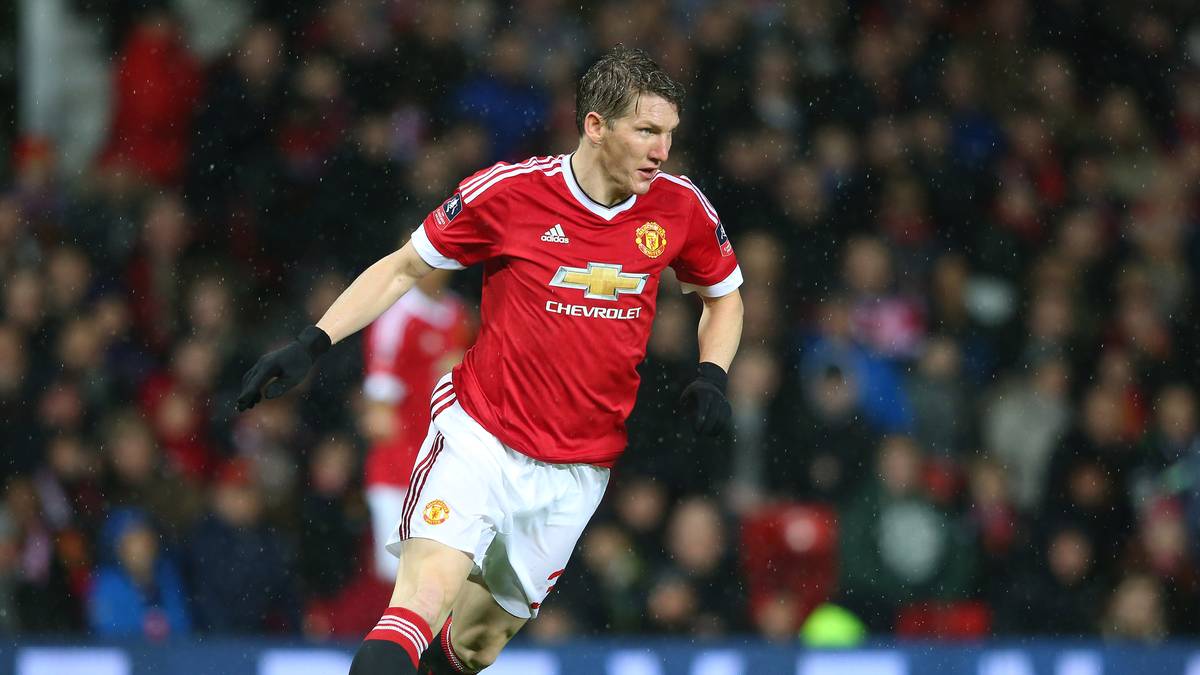 Bei Manchester United ausgebootet, beim Gehalt aber immer noch Spitze. Bastian Schweinsteiger belegt mit geschätzten 14 Millionen Euro Platz drei. Zwei weitere Deutsche haben sogar den Sprung in die TOP 10  geschafft...