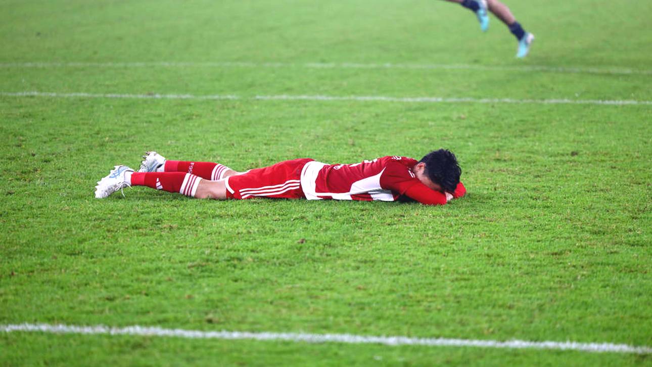 Takashi Uchino will im Boden versinken