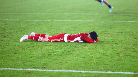 Takashi Uchino will im Boden versinken