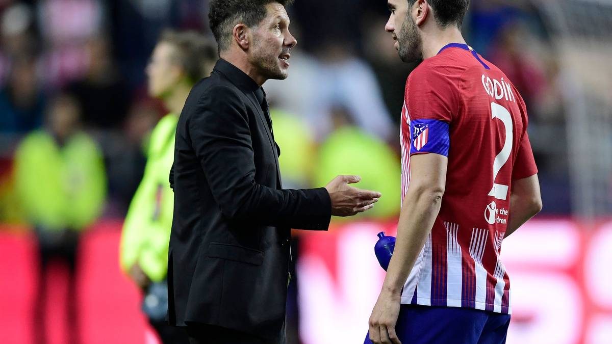 DIEGO GODIN: Der Abwehrchef agierte gewohnt souverän. Leistete sich kaum Fehler und dirigierte seine Neben- und Vorderleute. SPORT1-Note: 2