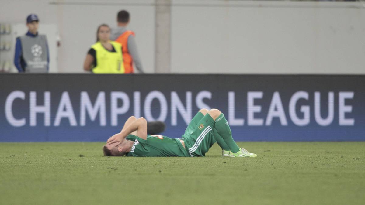 Robert Beric kann es nach dem Spiel immer noch nicht fassen. Aus fünf Metern bringt er den Ball in der 90- Minute freistehend nicht im Kasten der Ukrainer unter