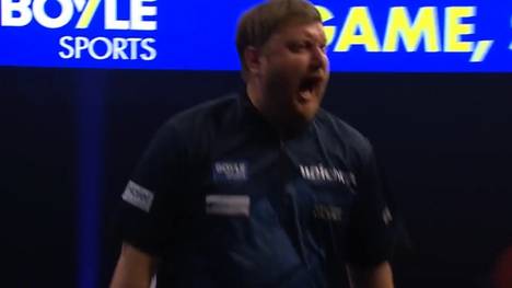 Cameron Menzies gewinnt sein zweites Match beim World Grand Prix gegen Rob Cross trotz acht  vergebener Matchdarts und steht als erster im Viertelfinale.