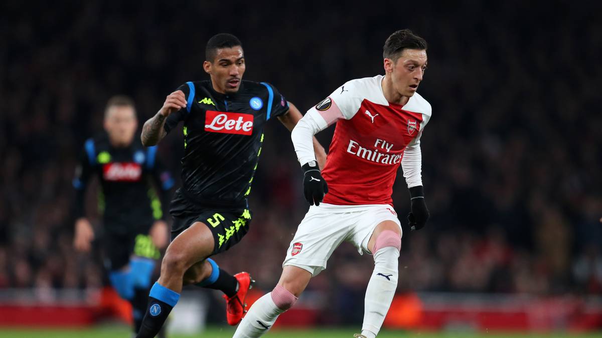 Platz 2 - MESUT ÖZIL: Die Ankunft von Gareth Bale bei den Königlichen aus Madrid bedeutete den Abschied des Spielmachers aus dem Bernabeu. Für 47 Millionen Euro schnappten die "Gunners" aus zu, Özil ist mittlerweile Topverdiener bei den Londonern