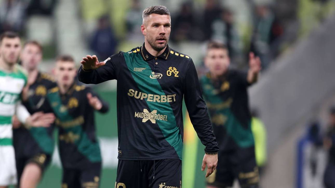 Podolski handelt sich Blitz-Rot ein