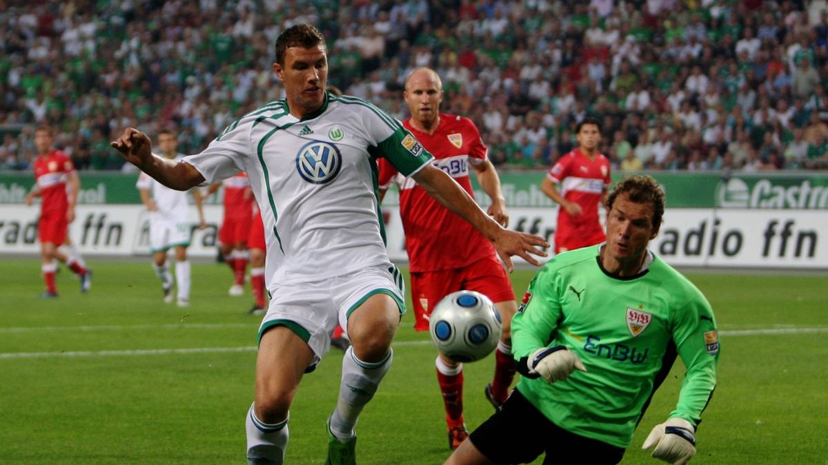 2009/10 - VfL Wolfsburg - VfB Stuttgart: Die Bundesligasaison 2009/10 wird von Sensationsmeister Wolfsburg eröffnet, der gegen den VfB Stuttgart prompt dort ansetzt, wo er in der Vorsaison aufgehört hatte. Die Schwaben dürfen sich 71 Minuten lang Hoffnung machen, ehe die üblichen Verdächtigen zuschlagen 