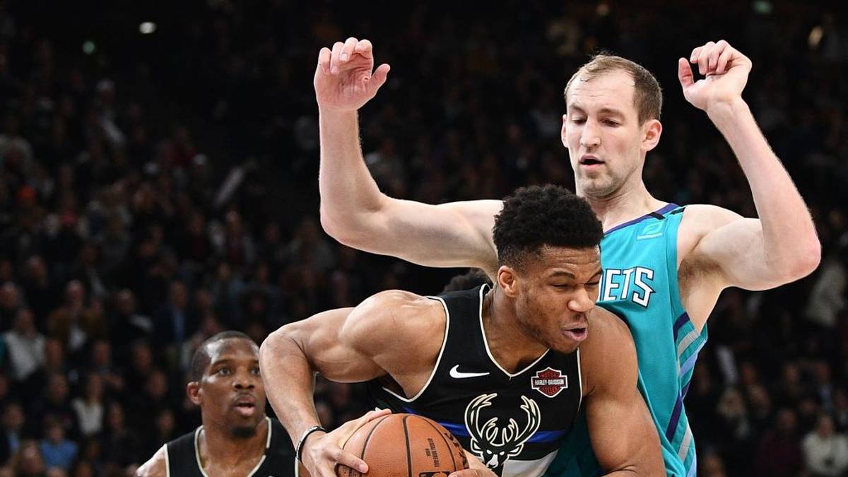 PLATZ 19 - MILWAUKEE BUCKS (1,58 Milliarden): Mit Giannis Antetokounmpo haben die Bucks den womöglich besten NBA-Spieler in ihren Reihen, im Osten sind sie der Topfavorit. Für eine entsprechende Platzierung im Forbes-Ranking müssten aber wohl ein paar Titel her