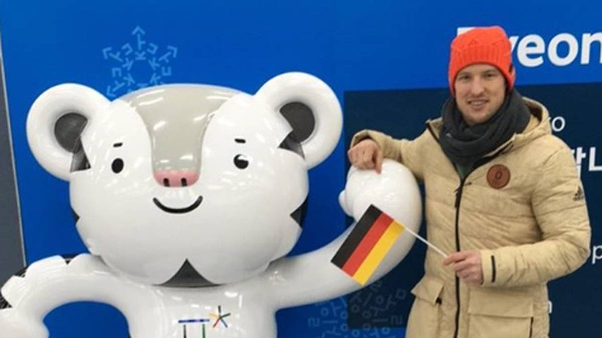 Seit 2008 ist er bei der Nationalelf dabei. Mit bislang drei Treffern ist er Deutschlands Top-Torschütze bei den Spielen in Pyeongchang