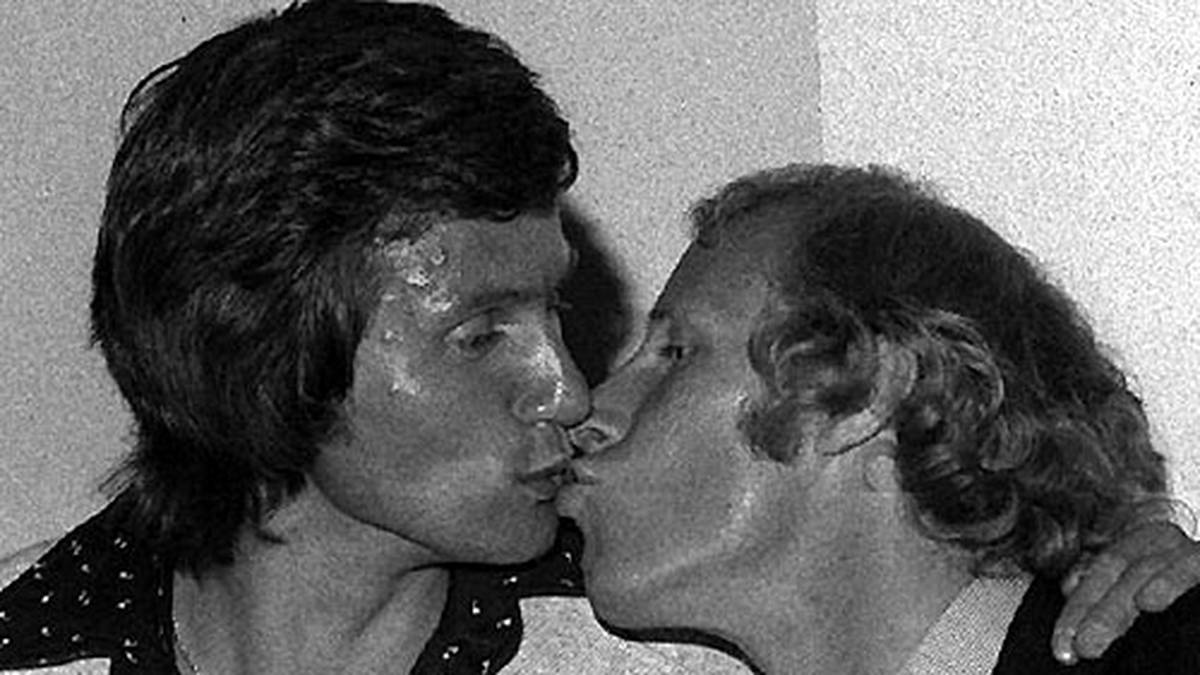 An der Seite von unter anderem Berti Vogts feiert er in den 70er Jahren zudem dreimal die Meisterschaft