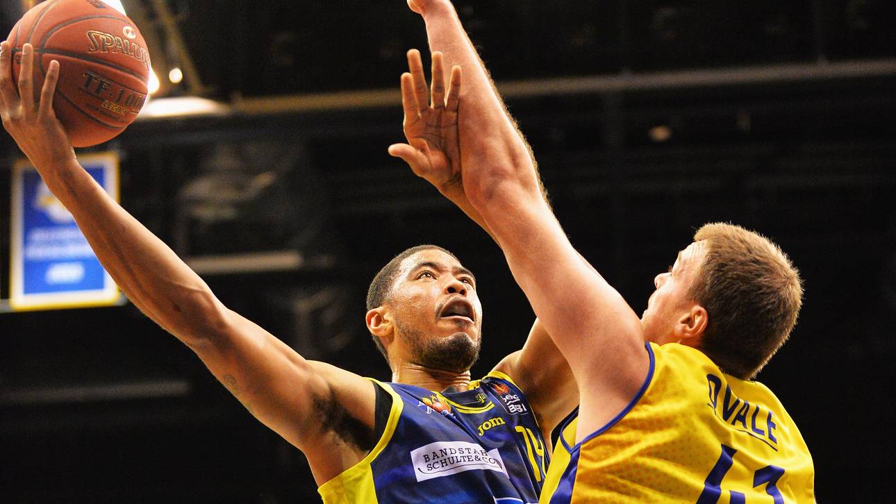 Eisbären Bremerhaven holen Elliott