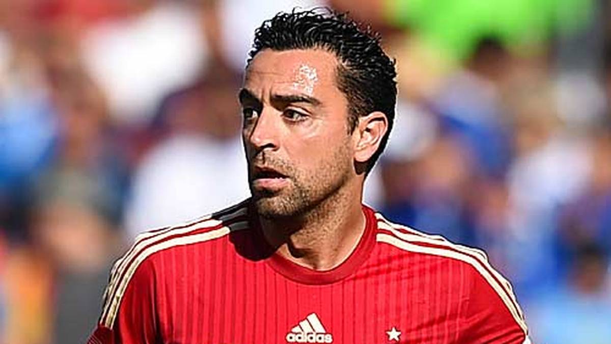 PLATZ 15: XAVI - Lionel Messi überstrahlte ihn mit seinen Toren, als brillanter Mittelfeld-Taktgeber aber ähnlich wichtig für den FC Barcelona – und mit Spanien im Nationalteam auch erfolgreicher als Messi mit Argentinien. Prägende Figur der EM- und WM-Triumphe zwischen 2008 und 2012