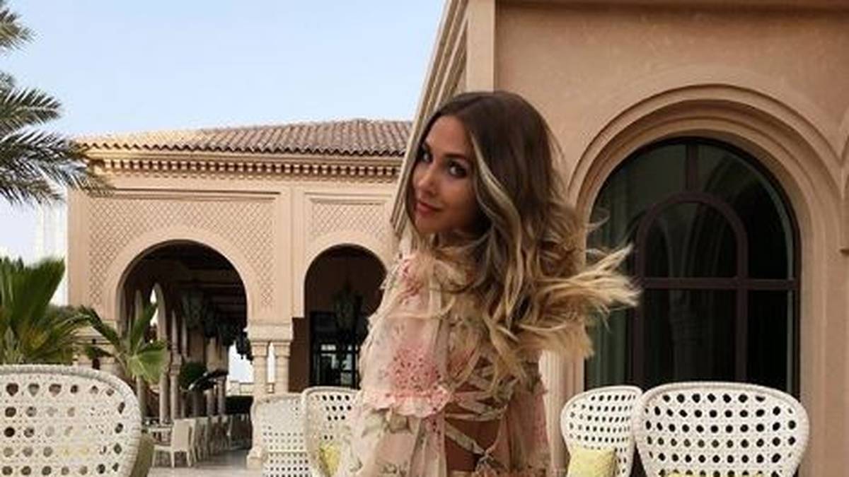 Götze macht auch im Kleid eine gute Figur