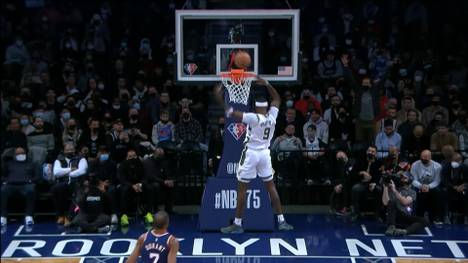 Ist das der peinlichste Dunk aller Zeiten? Bobby Portis von den Milwaukee Bucks verpatzt einen sicheren Dunk. Trotzdem bezwingen die Bucks die Brooklyn Nets mit 121:109.