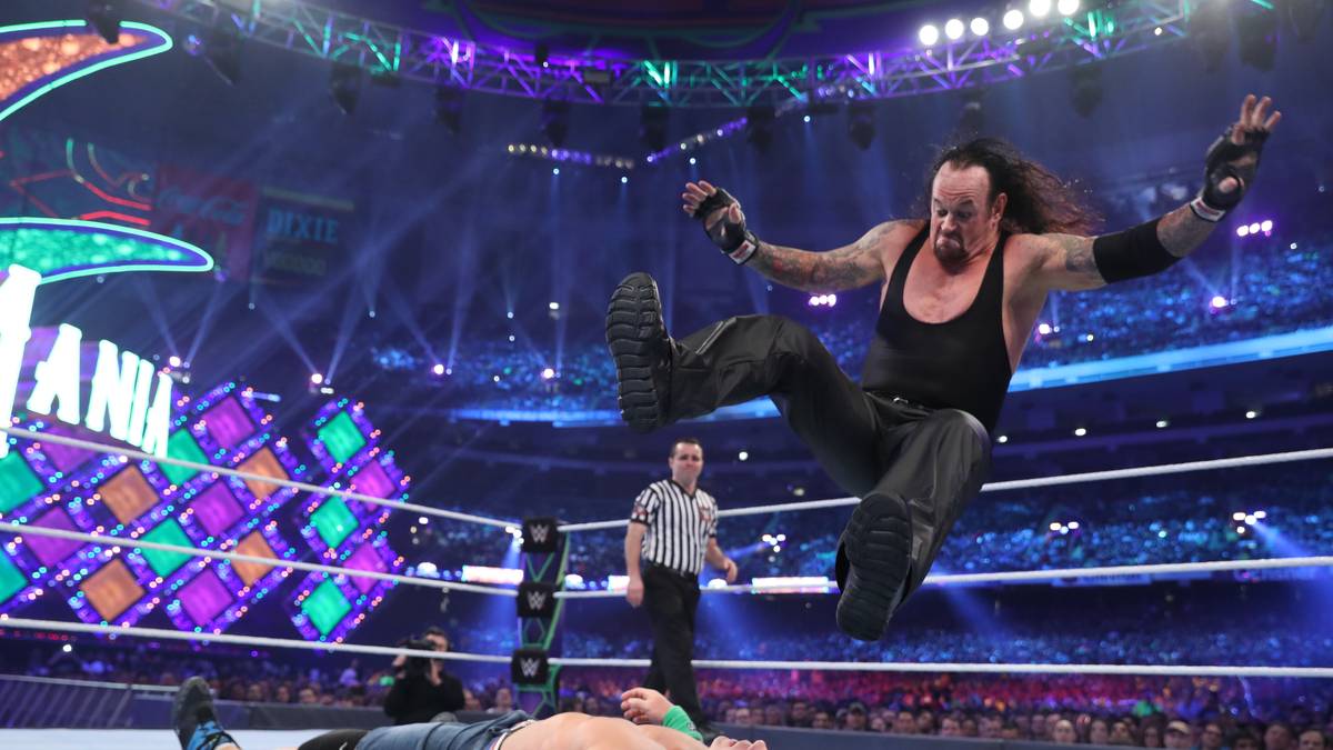 Der Undertaker besiegte Cena schnell und eindeutig - was damit zu tun hatte, dass die Kräfte für ein längeres Match auf hohem Niveau doch nicht mehr ausreichen. Weitere Matches bei großen Shows in Saudi-Arabien und Australien bestätigten den Eindruck