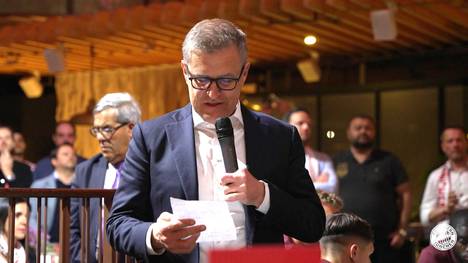 Vorstandschef Jan-Christian Dreesen spricht auf der Bankett-Rede über das Aus gegen Real Madrid in der UEFA Champions League und enthüllt anschließend einen WhatsApp-Chat.