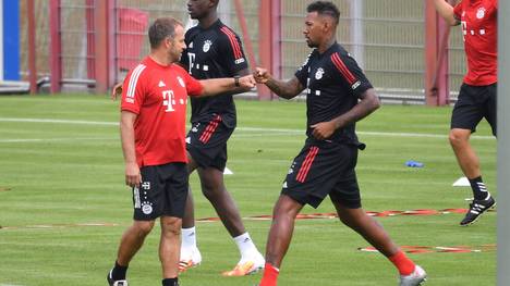 Jerome Boateng hat in einem Interview mit der Bild von Trainer Hansi Flick geschärmt und erklärt, warum der Coach für ihn eine so entscheidende Rolle spielt.