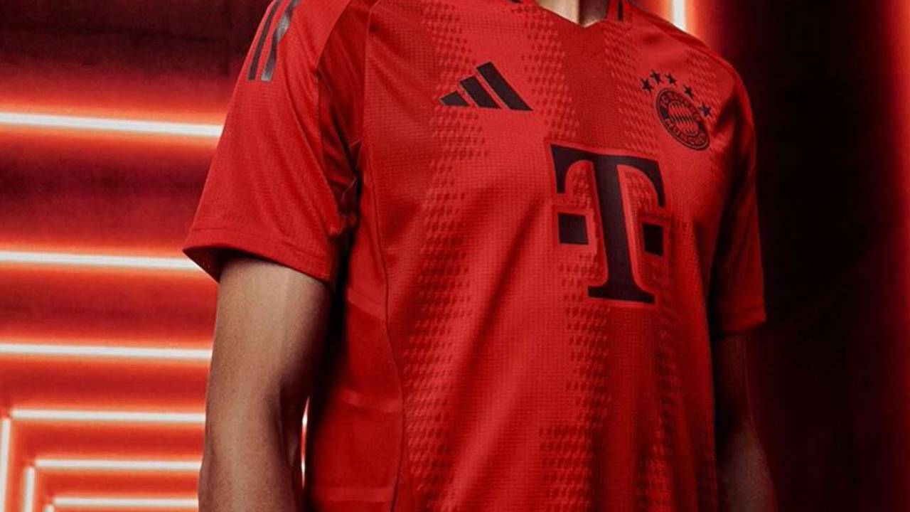 Komplett in Rot! So sieht das neue Heimtrikot der Bayern aus