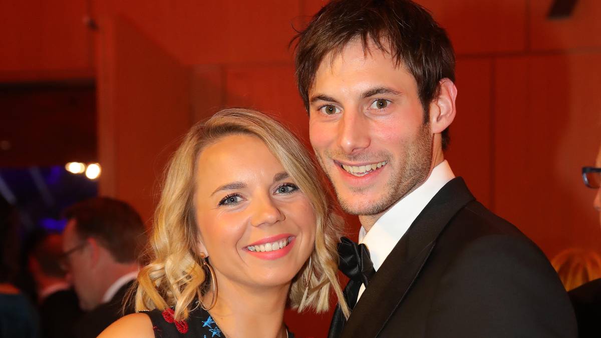 Uwe Gensheimer und Ehefrau Alexandra zeigten sich ebenfalls den Fotografen