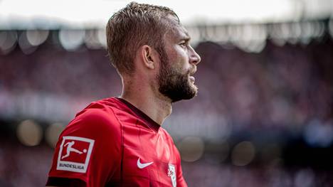 RB Leipzig muss bis zum Jahresende auf Konrad Laimer verzichten. Wie die Sachsen am Montag mitteilten, wurde der 25-Jährige am Montagmorgen erfolgreich an der linken Syndesmose operiert.  