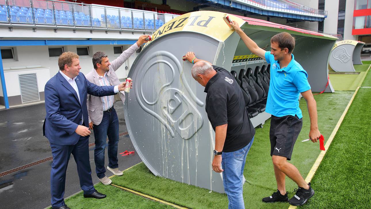 Pilsen mit Bierdosen-Ersatzbank