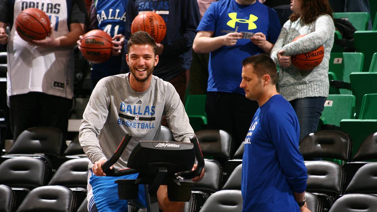 Chandler Parsons (Small Forward) - Vertrag: bis 2017, Gehalt (15/16): 15.361.500 Dollar -  In der ersten Saison als Maverick, hat Parsons aufgrund seines Vertrags mit hohen Erwartungen zu kämpfen. Am Saisonende mit Knieproblemen und OP ausgefallen.  Auf der Drei haben die Mavs am wenigsten Handlungsbedarf.