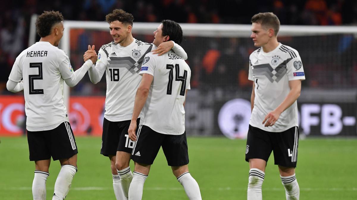 Die Deutsche Mannschaft überzeugte vor allem im ersten Durchgang. In der zweiten Halbzeit hatte die Löw-Elf lange Probleme gegen stärkere Niederländer, bevor sie zum Ende hin wieder aufdrehte. SPORT1 hat die Einzelkritik beider Mannschaften