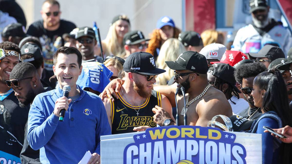 Die überragenden Figuren aufseiten der Rams: Defensiv-Monster Aaron Donald (r.), der die letzten Hoffnungen der Bengals auf ein erneutes Comeback begräbt, und Wide Receiver Cooper Kupp, der zwei Touchdowns erzielt und zum MVP der Partie gewählt wird