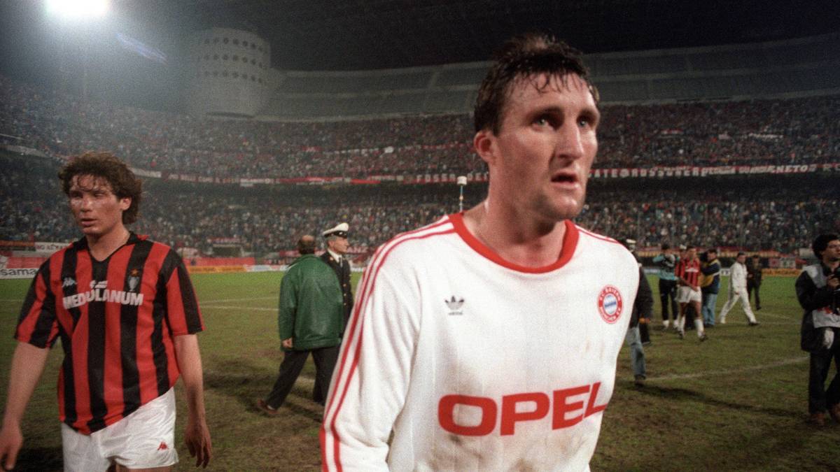 ALAN MCINALLY: Einen besseren Einstand hat ein Brite in der Bundesliga wohl noch nie gefeiert. Bei seinem Bundesliga-Debüt 1989 erzielt der Zugang von Aston Villa für Bayern gleich zwei Tore. Am Saisonende hat er ordentliche zehn Tore auf dem Konto. In den folgenden Jahren wird der beliebte Angreifer von Verletzungen ausgebremst und wechselt 1993 zurück nach Schottland