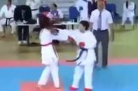 Nach einem Karate-Kampf in Georgien kam es zu einer unschönen Szene. Eine Frau aus Armenien schlug ihrer Kontrahentin während der Fair-Play-Geste ins Gesicht.