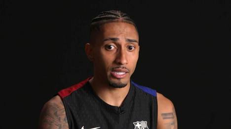 Barcelonas Raphinha spricht über seinen harten Weg von der brasilianischen Favela bis hin zur Weltspitze und erklärt, warum Barça-Trainer Flick entscheidend für seinen Erfolg ist.