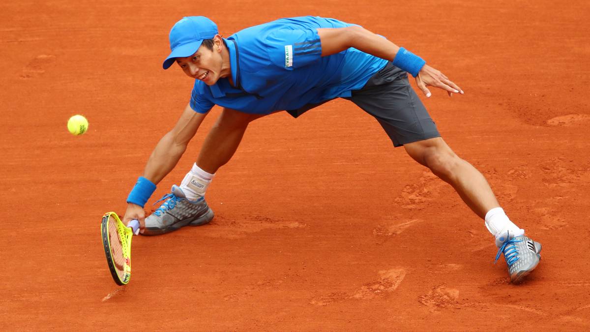 Auf dem Court bekommen die Zuschauer jede Menge Action geboten. Lu Yen-Hsun muss sich ganz schön strecken, um Novak Djokovic Paroli bieten zu können 