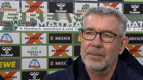 Paul Nebel erzielt beim Auswärtsspiel des FSV Mainz 05 bei Werder Bremen das frühe Führungstor durch einen Flugkopfball. Sein Trainer, Urs Fischer, ist hellauf begeistert.