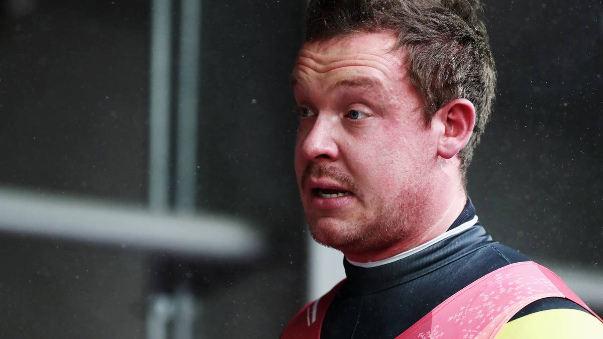 FLOP - FELIX LOCH. Seine Rodel-Goldmedaille gilt schon vor Beginn der Olympischen Spiele als die sicherste für Deutschland. Und lange sieht es auch danach aus: Vor dem vierten und letzten Lauf hat er vier Zehntel Vorsprung auf den Zweiten