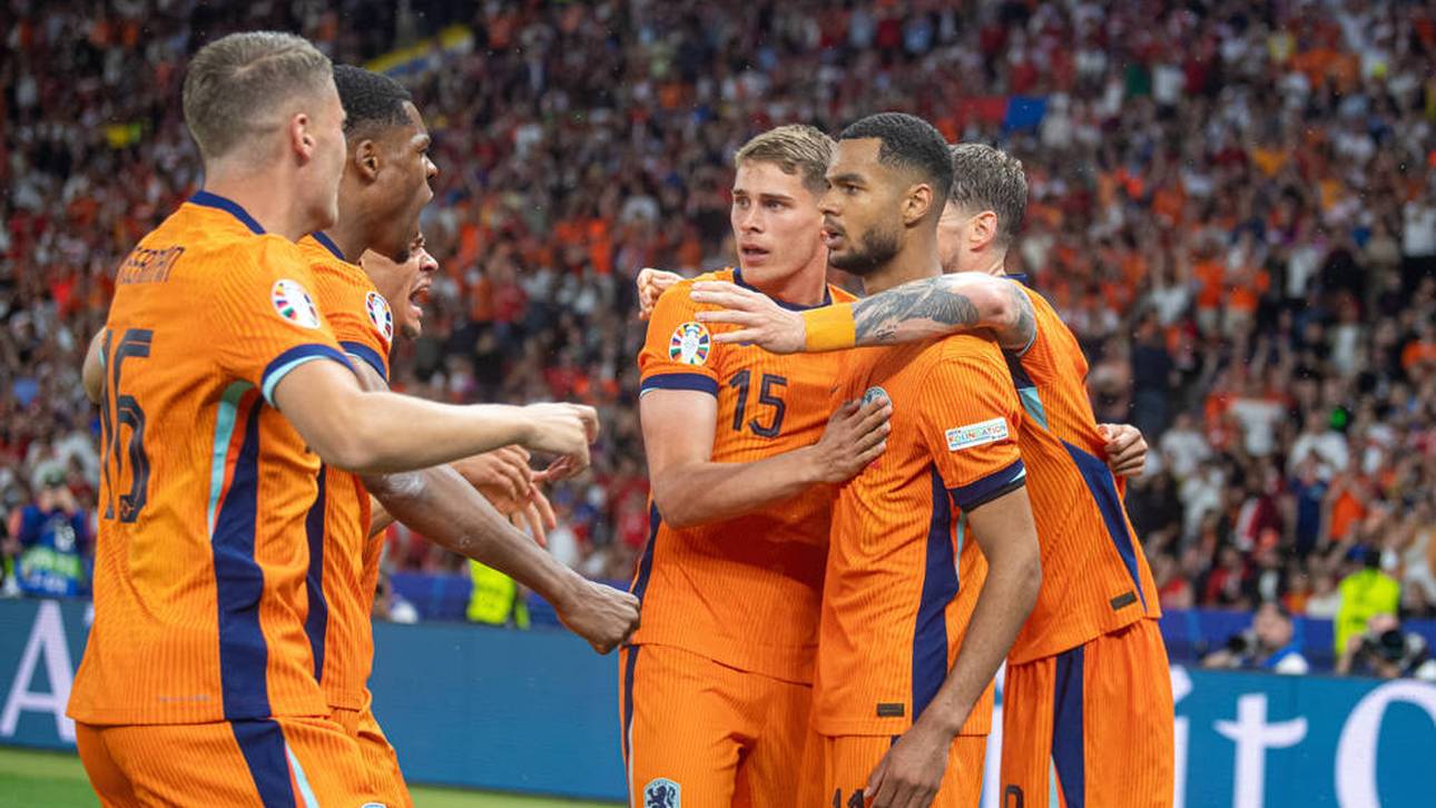 Niederlande dank Doppelschlag weiter