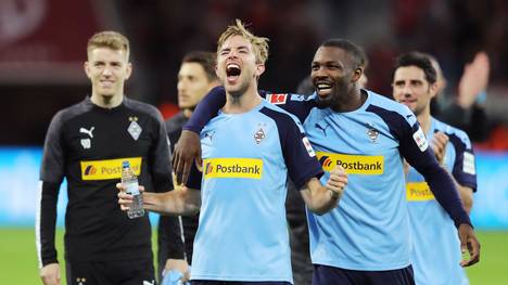 Christoph Kramer (mitte) führt mit Gladbach die Bundesliga-Tabelle an 
