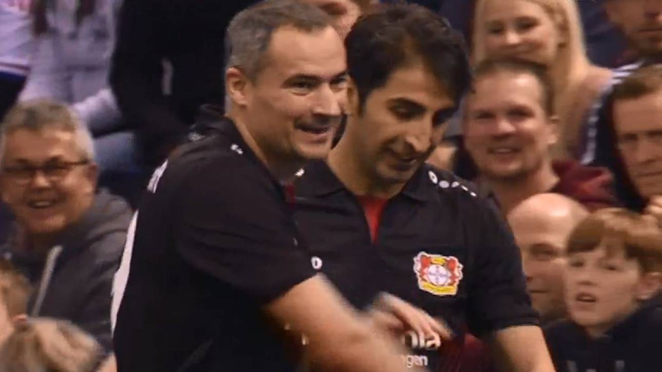 Bayer siegt bei Hallen-Spektakel