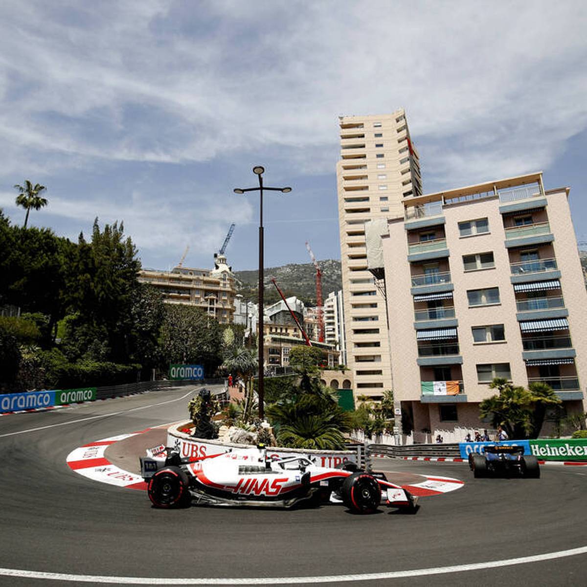 Mick Schumacher verpasst beim Qualifying von Monaco wieder die Top 10. Sebastian Vettel setzt dagegen ein Ausrufezeichen.