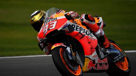 Repsol Honda Team's Spanish rider Marc Marquez rides during the MotoGP race of the MotoGP Valencia Grand Prix at the Ricardo Tormo racetrack in Cheste near Valencia, on November 17, 2019. (Photo by PIERRE-PHILIPPE MARCOU / AFP) (Photo by PIERRE-PHILIPPE MARCOU/AFP via Getty Images)