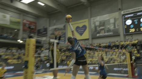 Schon oft standen sich der SSC Palmberg Schwerin und der Allianz MTV Stuttgart im Finale um die Deutsche Meisterschaft gegenüber. Im ersten Finalespiel um den Titel 2024 ist besonders ein Ballwechsel jetzt schon kult.